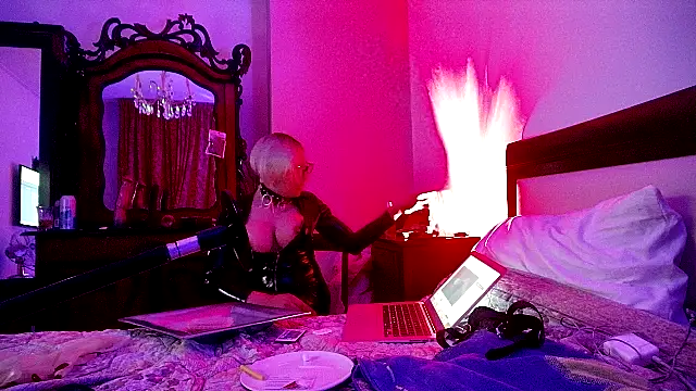 CharlotteVixxens online show from 2, 10, 2025