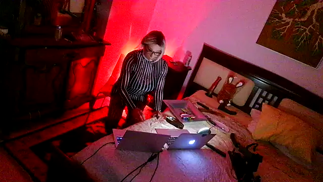 Snapshot of CharlotteVixxens chatting on 1, 3, 2026 CharlotteVixxens online show from 1, 3, 2026