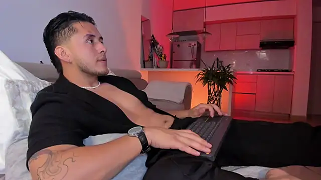 Chriskyle  online show from 4, 12, 2025