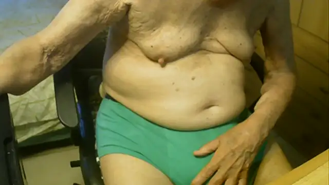 Snapshot of papillonhotofficial chatting on 3, 8, 2026 papillonhotofficial online show from 3, 8, 2026