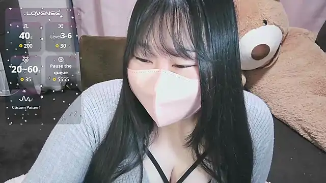 yuinyan3150 online show from 15, 4, 2026