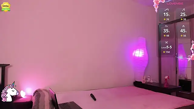 EvaUniporn online show from 7, 11, 2025