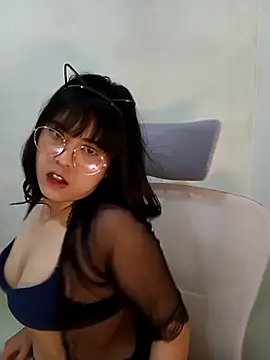 Snapshot of Chall_mee chatting on 6, 10, 2025 Chall mee online show from 6, 10, 2025