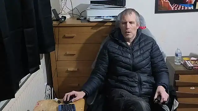 Snapshot of tall_guy323 chatting on 22, 1, 2025 tall guy323 online show from 22, 1, 2025