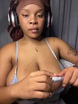 Snapshot of YellowHoneyDip chatting on 24, 2, 2026 YellowHoneyDip online show from 24, 2, 2026