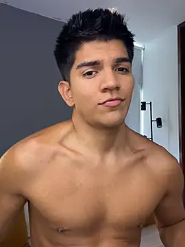 Snapshot of santiago_01 chatting on 4, 3, 2026 santiago 01 online show from 4, 3, 2026