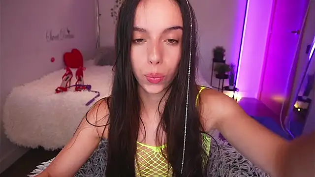 Dayna Nebula online show from 19, 9, 2025