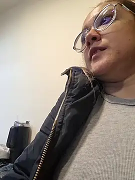 NaomiShimizu online show from 15, 4, 2026