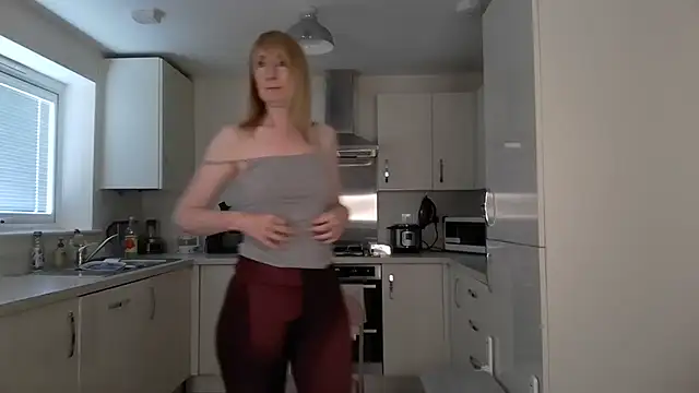 Snapshot of British_Goddess_Anna chatting on 21, 7, 2026 British Goddess Anna online show from 21, 7, 2026