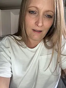 Snapshot of HoneyBluex chatting on 15, 9, 2025 HoneyBluex online show from 15, 9, 2025