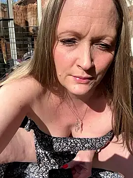 Snapshot of HoneyBluex chatting on 3, 3, 2025 HoneyBluex online show from 3, 3, 2025