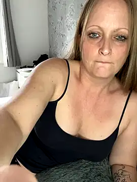 Snapshot of HoneyBluex chatting on 26, 9, 2025 HoneyBluex online show from 26, 9, 2025