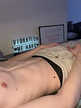 secret dream415 online show from 13, 4, 2026