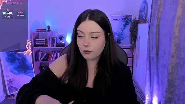 CoralineKeyns online show from 4, 10, 2025