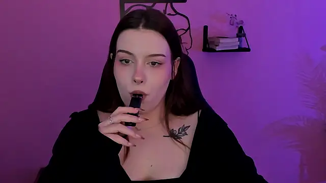 CoralineKeyns online show from 26, 2, 2025