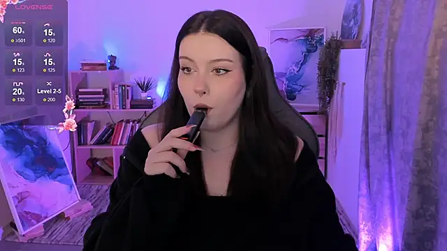 CoralineKeyns online show from 5, 10, 2025