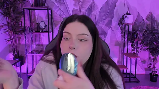 CoralineKeyns online show from 7, 10, 2025