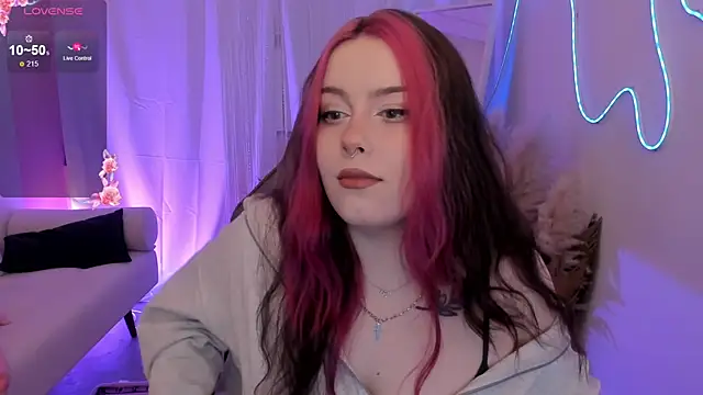 Snapshot of CoralineKeyns chatting on 2, 6, 2026 CoralineKeyns online show from 2, 6, 2026