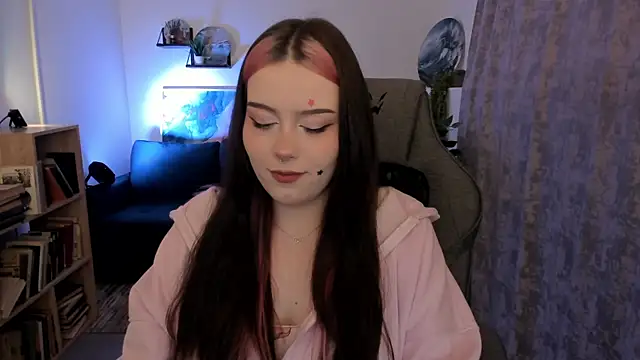 Snapshot of CoralineKeyns chatting on 11, 5, 2026 CoralineKeyns online show from 11, 5, 2026
