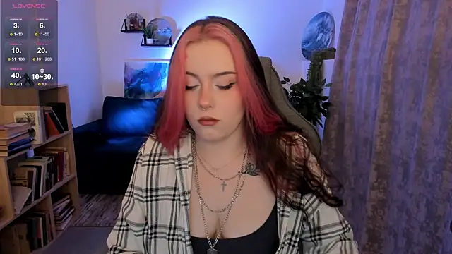 Snapshot of CoralineKeyns chatting on 20, 5, 2026 CoralineKeyns online show from 20, 5, 2026