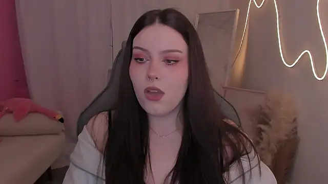 CoralineKeyns online show from 4, 2, 2026