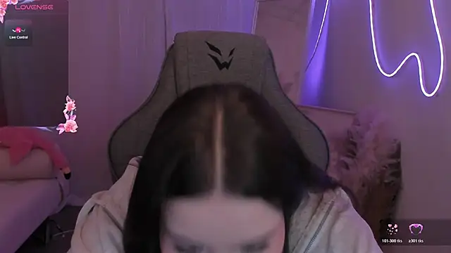 CoralineKeyns online show from 5, 3, 2026