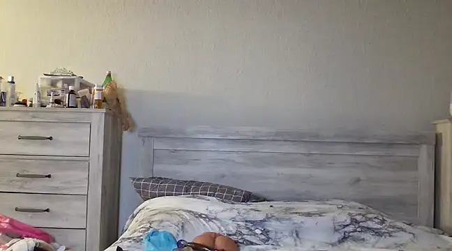 Carmen Cream online show from 15, 12, 2024