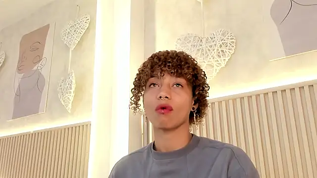 daiana curly online show from 13, 7, 2026