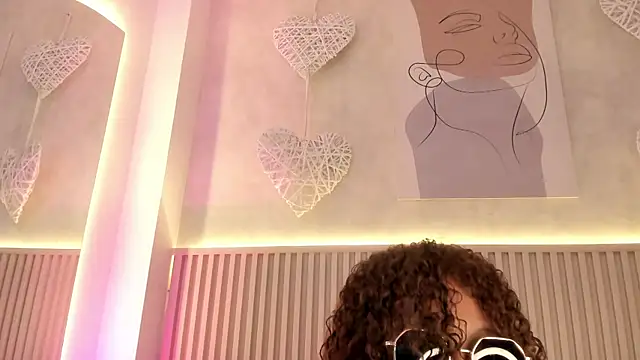 daiana curly online show from 25, 6, 2026