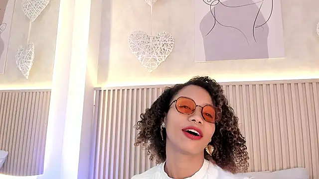 daiana curly online show from 11, 2, 2026