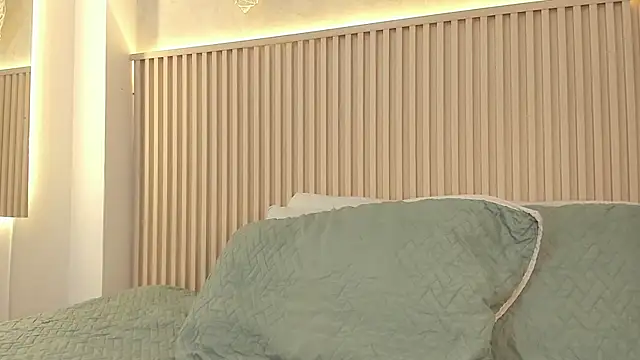 daiana curly online show from 10, 4, 2026