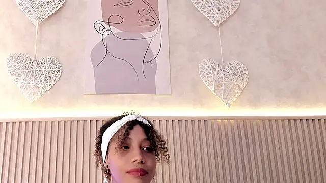 daiana curly online show from 11, 11, 2025