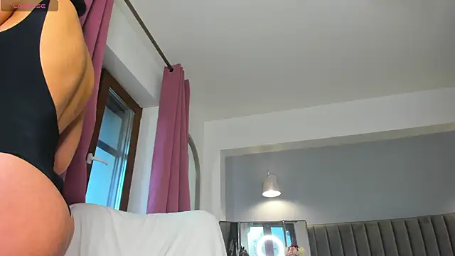 Awesome Jolie online show from 2, 12, 2025