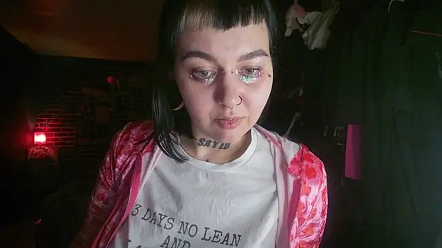 Snapshot of MoorderxDoll chatting on 6, 1, 2025 MoorderxDoll online show from 6, 1, 2025