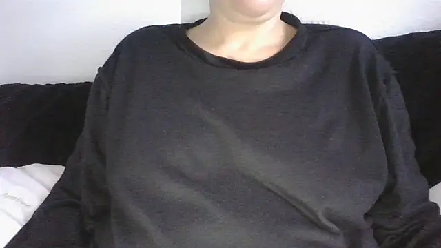 Snapshot of DragoneSFR chatting on 19, 11, 2025 DragoneSFR online show from 19, 11, 2025