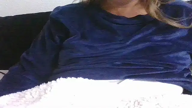 Snapshot of DragoneSFR chatting on 4, 10, 2025 DragoneSFR online show from 4, 10, 2025