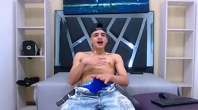 mailo bronw online show from 23, 12, 2024