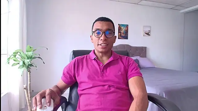 Snapshot of Aaronblack1_ chatting on 7, 7, 2026 Aaronblack1 online show from 7, 7, 2026