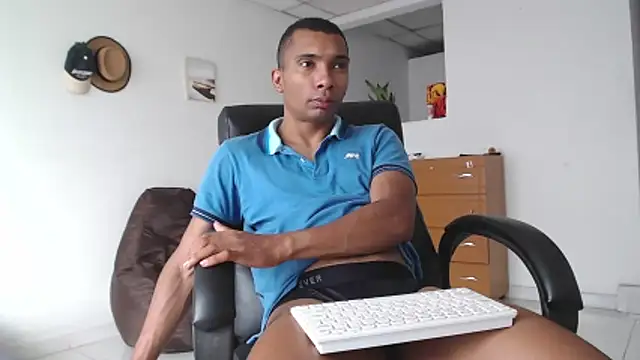 Aaronblack1  online show from 5, 11, 2025