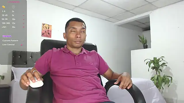 Snapshot of Aaronblack1_ chatting on 28, 2, 2026 Aaronblack1 online show from 28, 2, 2026