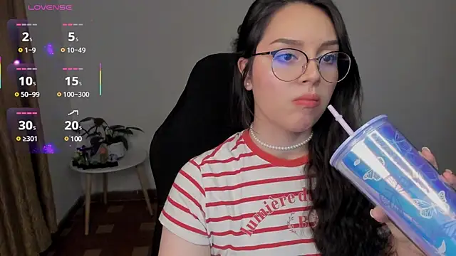 Snapshot of anaveleeez chatting on 13, 2, 2025 anaveleeez online show from 13, 2, 2025