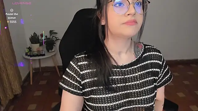 Snapshot of anaveleeez chatting on 2, 3, 2025 anaveleeez online show from 2, 3, 2025