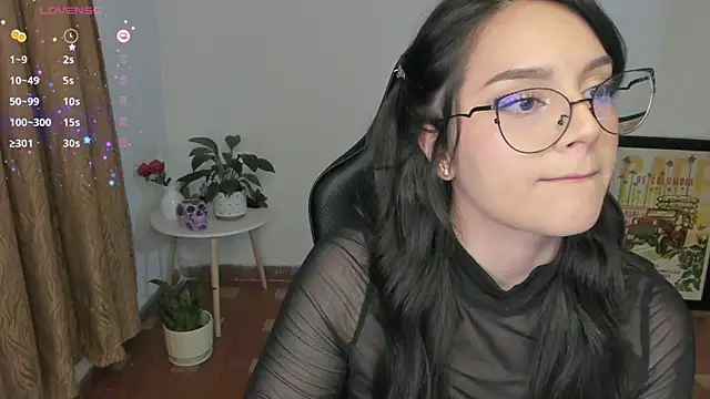 Snapshot of anaveleeez chatting on 15, 10, 2025 anaveleeez online show from 15, 10, 2025