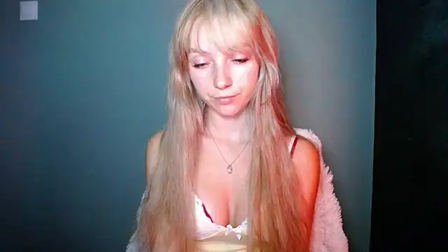 LuciaYoung online show from 13, 9, 2025