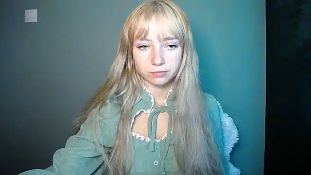 LuciaYoung online show from 16, 9, 2025