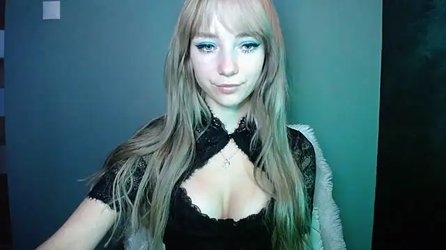 LuciaYoung online show from 15, 10, 2025