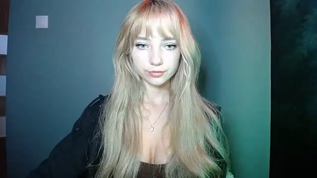 LuciaYoung online show from 7, 10, 2025