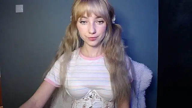 LuciaYoung online show from 5, 11, 2025