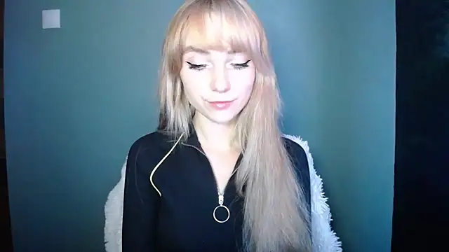 LuciaYoung online show from 1, 10, 2025