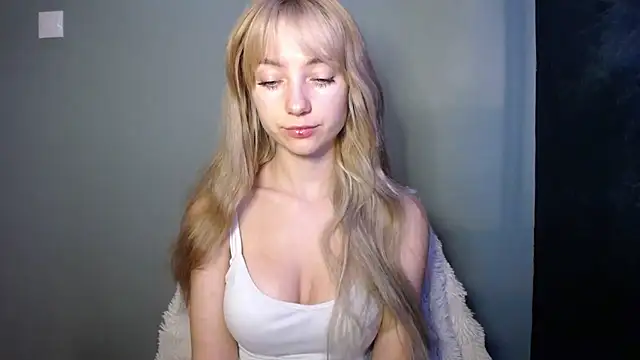 LuciaYoung online show from 7, 11, 2025